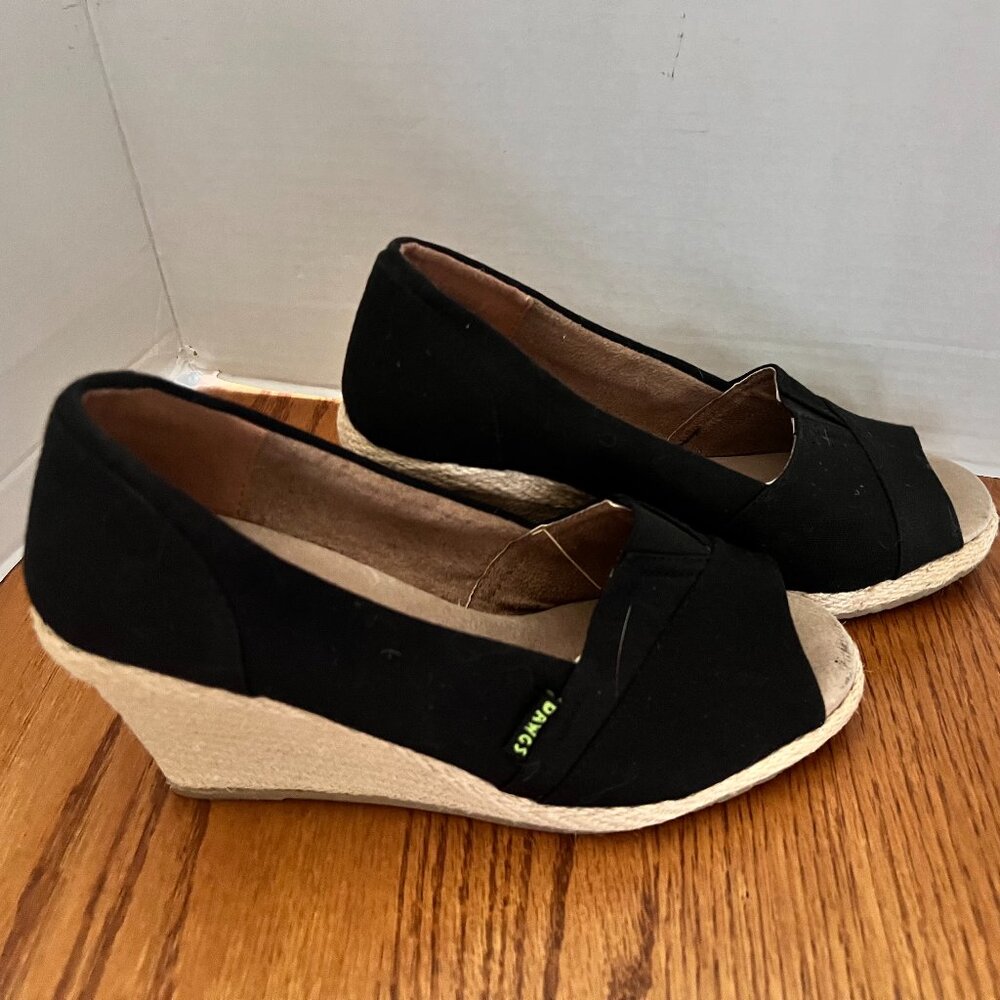 Ladies Espadrille Open Toe  Black Wedges by "Dawgs"  Size 8
